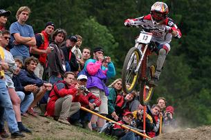 Der Sieger George Atherton (GBR) im Zielsprung