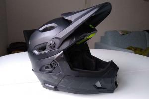 Bell Super DH MIPS zu verkaufen
