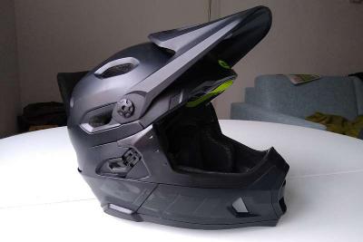 Bell Super DH MIPS zu verkaufen