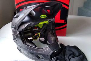 Bell Super DH MIPS zu verkaufen