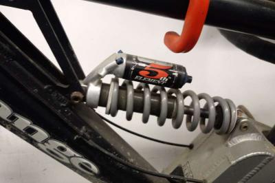 Orange Downhill bike zu verkaufen
