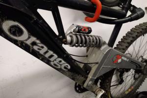 Orange Downhill bike zu verkaufen