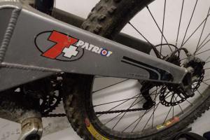 Orange Downhill bike zu verkaufen