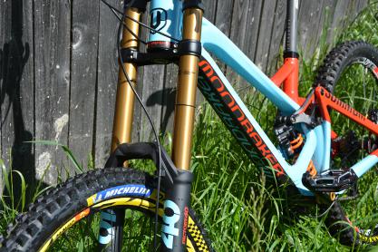 Mondraker Downhill Summum Carbon zu verkaufen