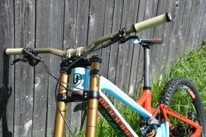 Mondraker Downhill Summum Carbon zu verkaufen