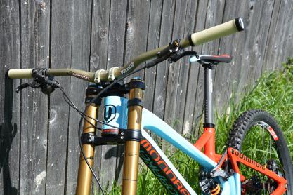 Mondraker Downhill Summum Carbon zu verkaufen