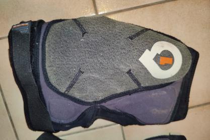 SixSixOne Evo Knee zu verkaufen