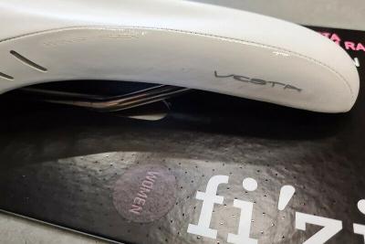 Fizik Vesta Sattel Women Kium Rails zu verkaufen