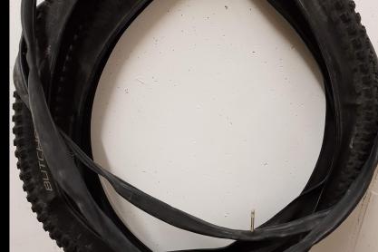 Specialized Mantel und Schläuche zu verkaufen