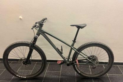 Commencal META HT AM ESSENTIAL KESWICK zu verkaufen