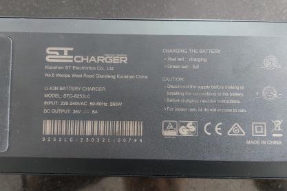 Van Raam E-Bike Ladegerät / Charger zu verkaufen