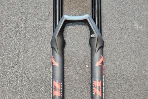 Marzocchi Bomber Z1 Federgabel 27,5 36mm zu verkaufen