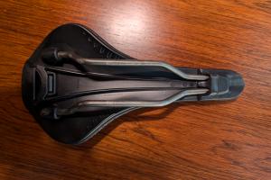 Fizik Versus evo Adaptive 139mm zu verkaufen