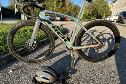 Trek MADONE Projekt One Prismatic zu verkaufen