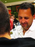 NoPain flüstert: "Ich KANN tote Menschen sehen! Ganz sicher." 