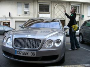 Und wenig später stand der vredesteinbereifte Bentley inkl. Wunschkennzeichen "BMX 06" vor dem Hotel. Na dann, moch ma amoi a bissl auf dicke Hose.... 