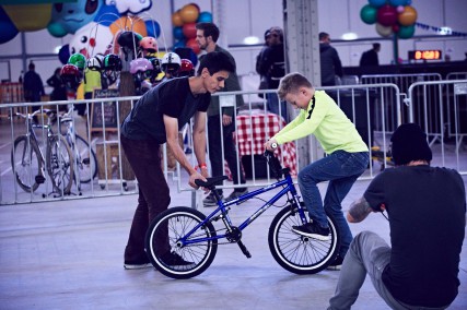 boten am Samstag und Sonntag mehrmals täglich Workshops an, die nicht nur die Kids begeisterten. Fahrräder konnten vor Ort geliehen werden.
