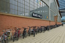 Nach Messe-Eröffnung dauerte es nie lange, bis sich die Fahrrad-Abstellplätze füllten.