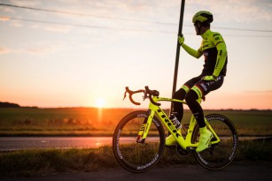 ... und Radioactive Yellow aus dem Project One Konfigurator.