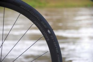 Schwalbe G-One für mehr Schlechtwegetauglichkeit.