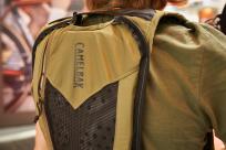 Abnehmbarer Laderucksack: der Schutz kann  auch solo getragen werden