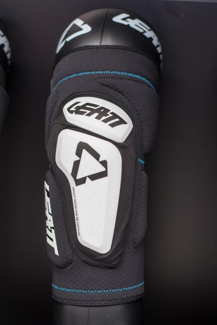 Mit dem 6.0 Knee Guard ist es Leatt gelungen, eine Hard Shell direkt mit 3DF perforiertem Impact Foam zu verbinden. Dadurch soll höchster Tragekomfort und Schutz gewährleistet werden.