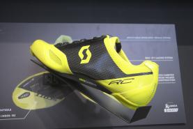 Der Road RC SL wiegt in Größe 8,5 nur 245 g.