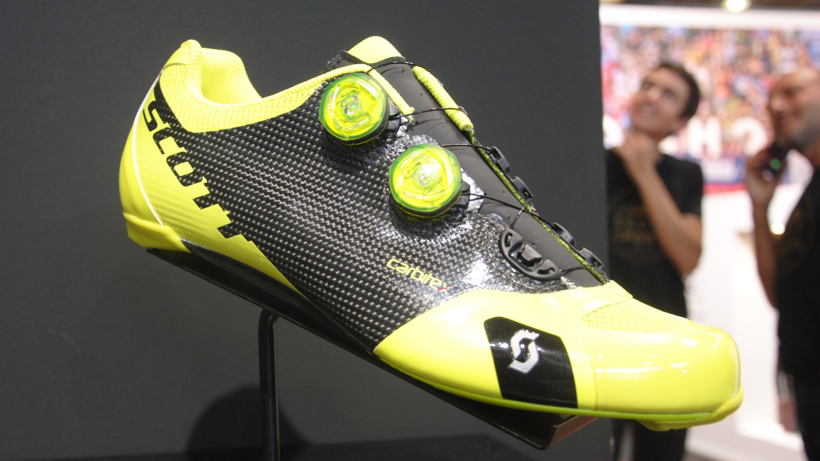Road RC SL in black/neon yellow.
