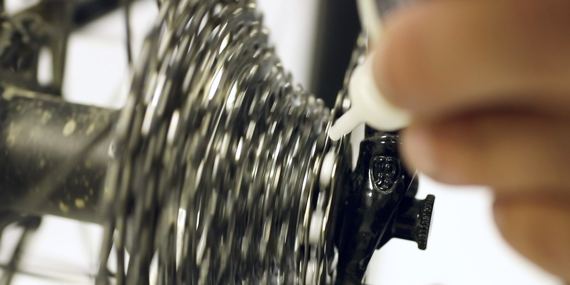 Fahrradkette schmieren mit DryFluid Bike