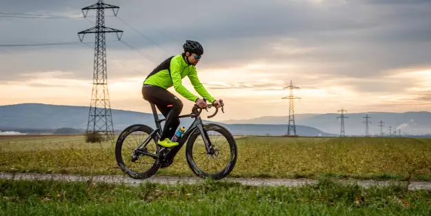 UST-Road: Mavic Comete Pro Carbon SL Disc und Yksion PRO UST