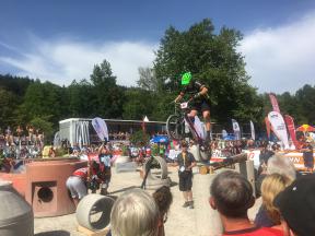 Trial-Bewerbe sind spektakulär und denkbar nah am Publikum.