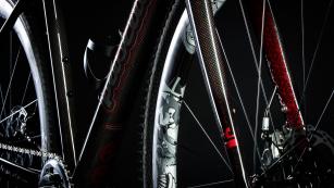 Pasculli Tomarlo Riesel Design 666 CXSich einmal "das perfekte Rad" zusammenzustellen, das ist der Traum vieler, die den Radsport auch als Lebenseinstellung sehen.
