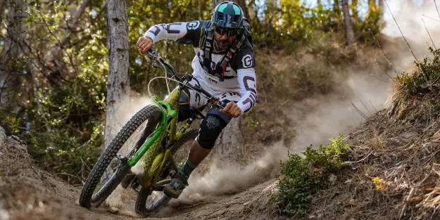 Richie Schley und Cedric Gracia mit Abus Montrailer