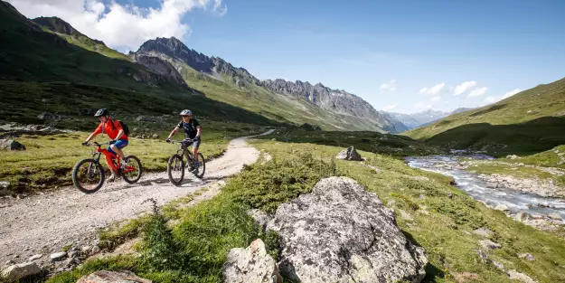 Ischgl: E-Biken mit Adrenalin und Almrausch