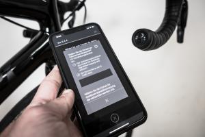 Wir öffnen am iPhone die E-Tube Project App und stellen sie auf Empfang von Bluetooth LE-Signalen ein.