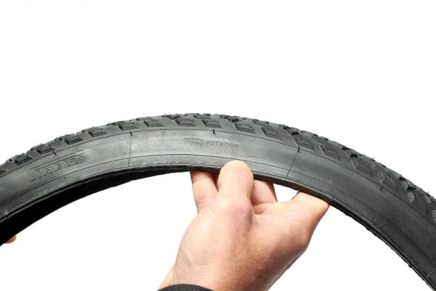 Beim Reifen unbedingt die Laufrichtung beachten, denn ein Fehler hat klebrige Folgen.