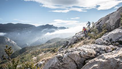Mountainbiken in den Pyrenäen
Zwischen Berg und Tal, heißen Quellen und dem Mittelmeer - rund um die Pyrenäen und Katalonien bleibt es mit dem Mountainbike abwechslungsreich.