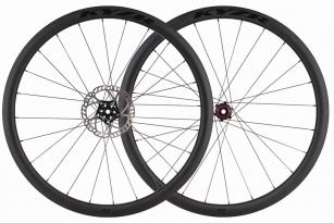 Elite SLR 38 Disc (es gibt so gut wie alle Laufräder auch ohne Disc) € 899,00