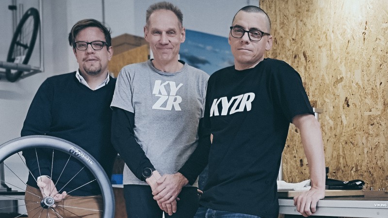 Felgen und Naben aus Taiwan, Speichen aus Belgien, von Hand aufgebaut in Berlin und direkt zu den Kunden - das Erfolgskonzept hinter KYZR.