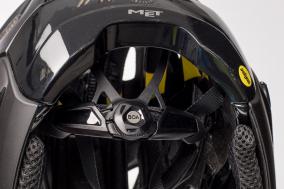 Test: Met Parachute MCR