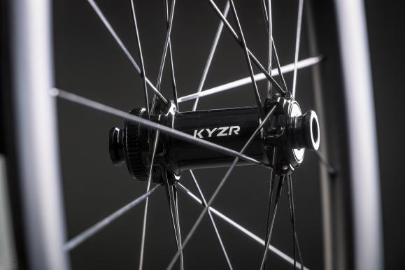 KYZR RC60 Disc im Test & First Ride Michelin Power Road TLR