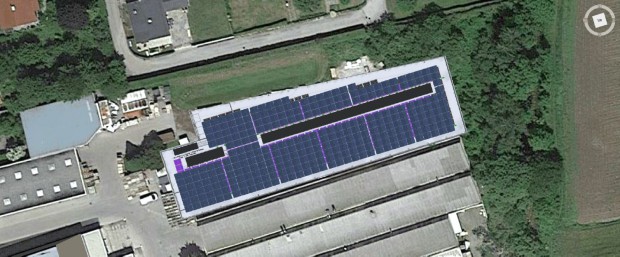 Die Photovoltaik-Anlage auf dem Dach der neuen Produktionsanlage