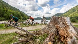 Gravelbiken am FuschlseeDas Team des Rennrad- und Triathlonhotels Mohrenwirt hat eine neue Leidenschaft für sich entdeckt - und auch gleich für seine Gäste aufbereitet: Gravelbiken! 