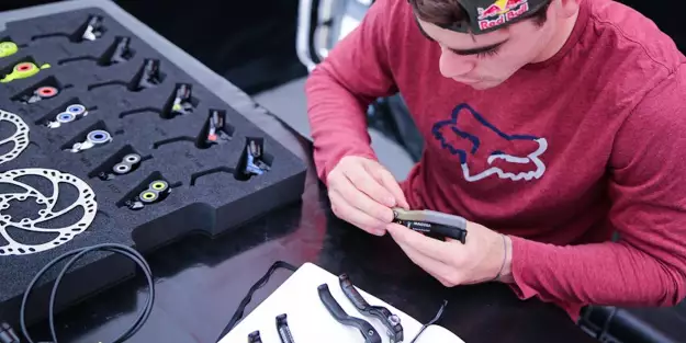 Video: Magura #whostopsyou Ep. 5 - Loic Bruni