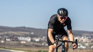 CASTELLI FREE AERO RC BIBSHORTDie italienischen Schneidermeister haben ihren Hosen-Bestseller neu aufgelegt. Reduced to the max - und gerade deshalb unglaublich bequem. Wir haben das innovative Beinkleid für Racer und solche, die's noch werden wollen, schon ausprobiert.