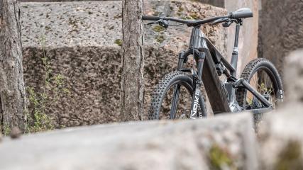 Canyon Spectral:ON CFR LTD 2022Erste Eindrücke und Auftakt zum Langzeittest: Mehr Spaß, weniger Gewicht, höhere Reichweite - das mit Hightech vollgepackte Spectral:ON CFR LTD im Bikeboard Showroom.
