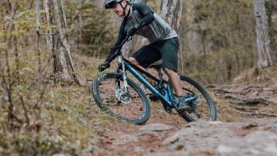 MONDRAKER FOXY CARBON RR 29 2022 KURZTESTJede Menge Updates versprechen am Foxy noch bessere Downhill-Performance. Außerdem werfen wir für euch einen kurzen Blick auf die serienmäßige, aus dem Weltcup kommende MIND Telemetrie.