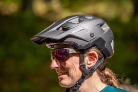 Bei NoMan: genug Platz für Brille & Ohren.