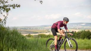 CASTELLI "SUMMER IN THE PAMPAS" SPEZIALNeue Teile mit hohem Komfort, einem breiten Temperaturspektrum mit Sonnenschutz und guter Aerodynamik. Plus Bikeboard Lifehack: Ein bisschen Alkohol tut gut. Besonders, wenn es Wein ist.