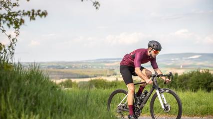 CASTELLI "SUMMER IN THE PAMPAS" SPEZIALNeue Teile mit hohem Komfort, einem breiten Temperaturspektrum mit Sonnenschutz und guter Aerodynamik. Plus Bikeboard Lifehack: Ein bisschen Alkohol tut gut. Besonders, wenn es Wein ist.